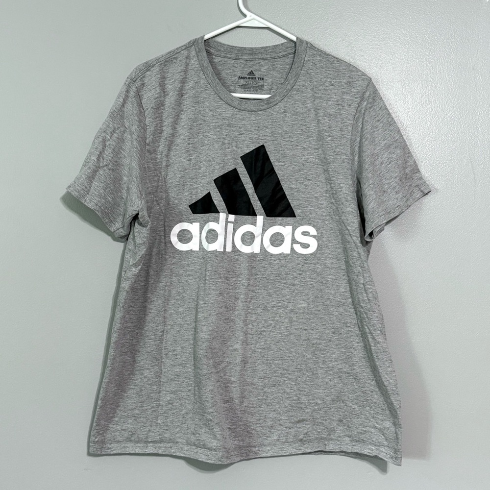 Adidas Men’s size XL Gray Amplifier T-Shirt with Black Logo 654B5